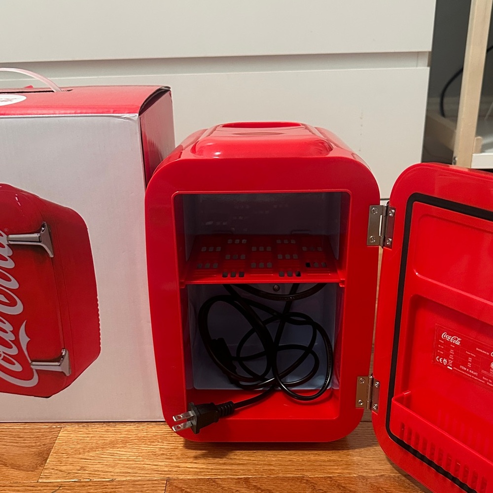 Coca-Cola Red Compact Cooler - Picture 2 of 2